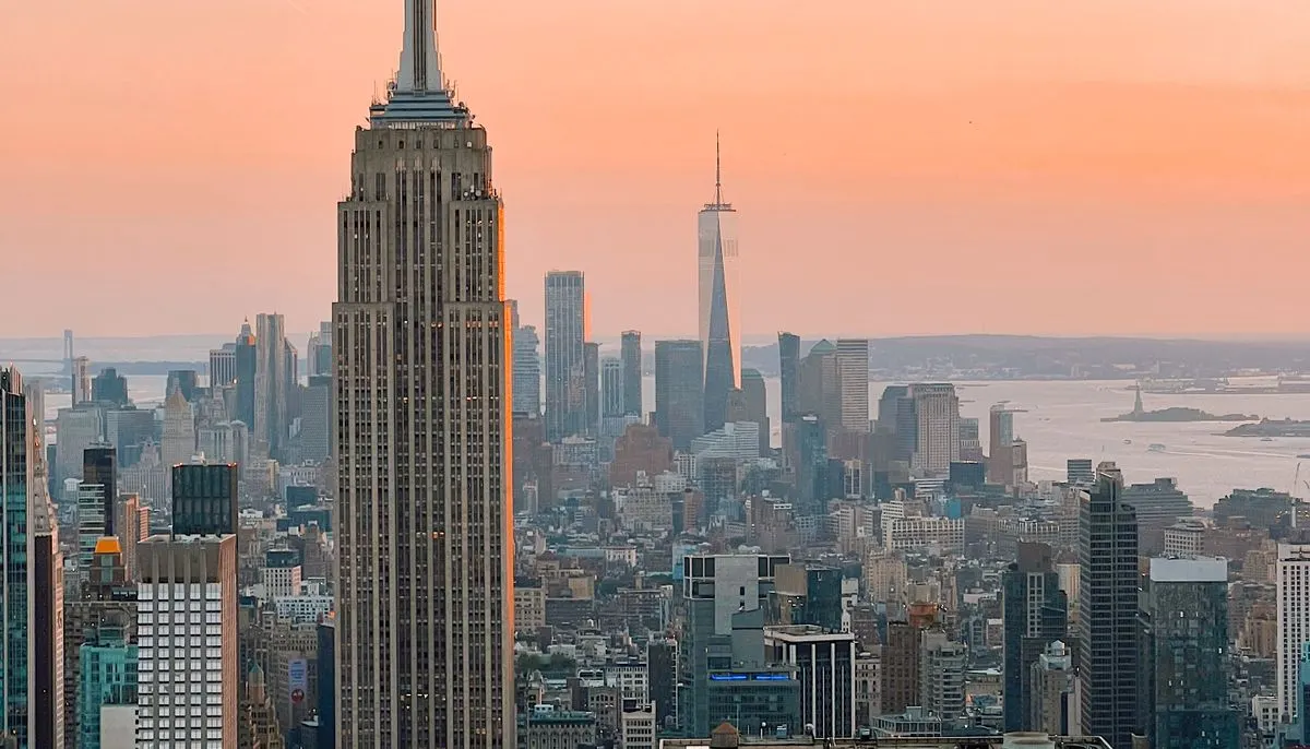 Stunning new york city skyline at sunset