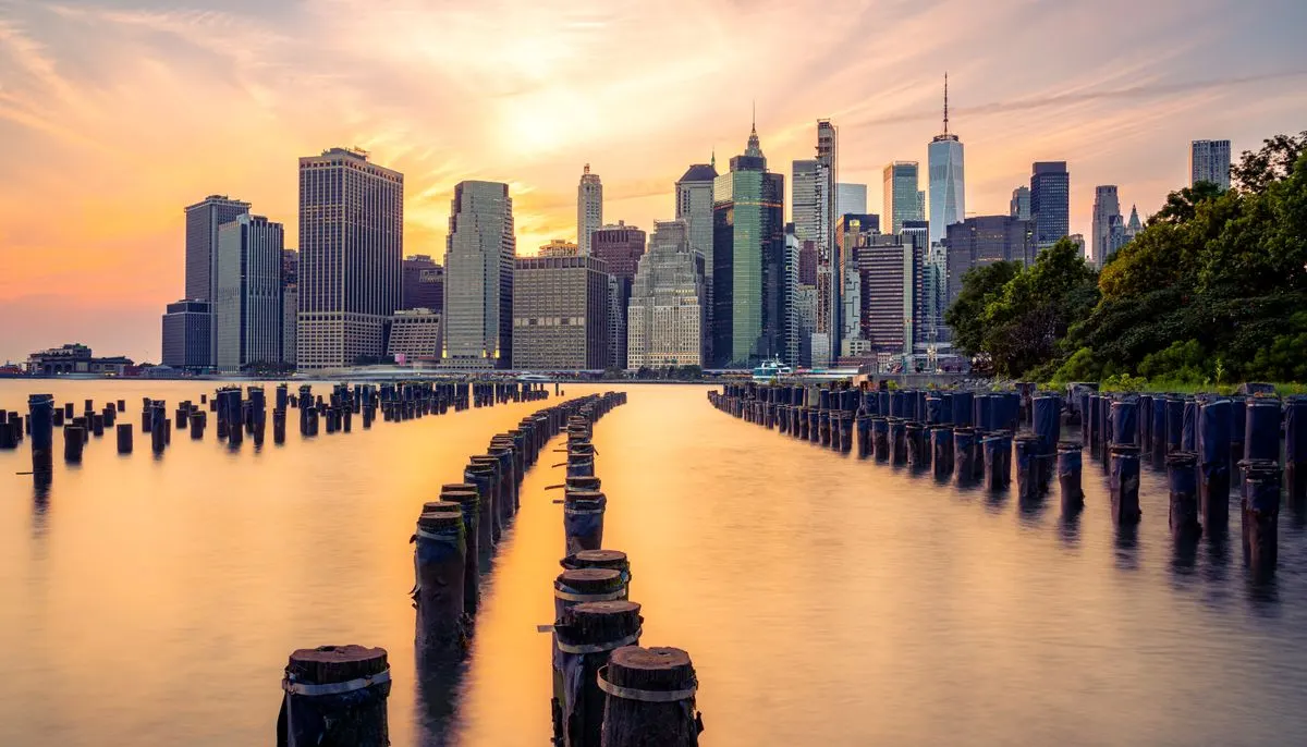 Sunset over manhattan skyline from brooklyn bridge park